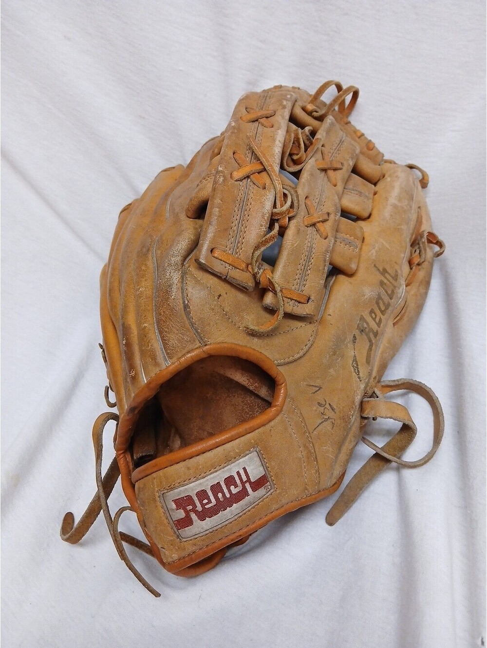 VTG Reach M100 Monster Design Ball Glove RHT 11” Tanned Leather KOREA EUC